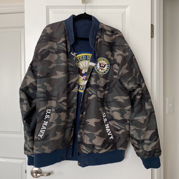 Gently Used Men’s US Navy Reversible Jacket - Picture 7 of 10